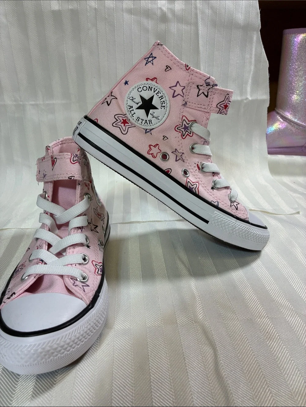 Converse All Star Chuck Taylor Kids Pink Star-Print High-Top Sneakers. New